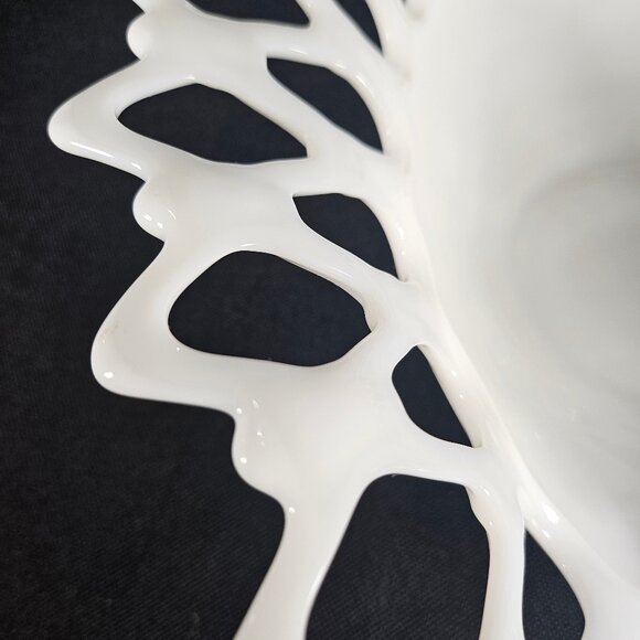 MCM Stunning Westmoreland Doric Open Lace Edge Milk Glass Oval Bowl/Fruit Bowl - Picture 5 of 11